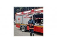 Otomobilin altına giren yılanı itfaiye çıkardı