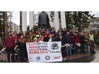 Motosiklet kazalarına dikkat çekmek için kasklarını takıp şehir turu attılar