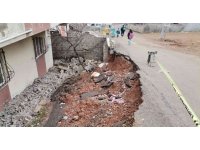 Kahramanmaraş’ta istinat duvarı çöktü