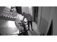 Kilitli bisikletleri çalmak istedi, açılan kapı tüm planlarını bozdu