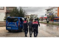 Manavgat’ta 12 yıl hapis cezası olan uyuşturucu tacirine operasyon