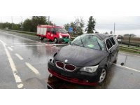 Kayganlaşan yolda direksiyon hakimiyetini kaybeden sürücü takla attı