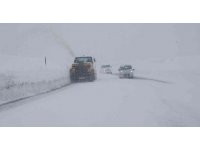 Antalya-Konya karayolunda kar kalınlığı 50 santimetreye ulaştı