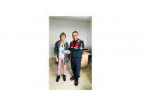 Cüzdanını kaybeden turistin imdadına jandarma yetişti