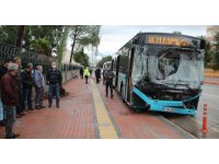Freni patlayan şehiriçi yolcu otobüs kontrolden çıkıp  9 araca çarptı: 5 yaralı