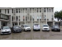 Çalıntı ve hacizli lüks araçları ’çenç’ yapıp satmaya çalıştılar