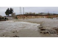 Belediye o yolu kapattı