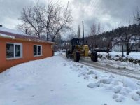 Yaz turizminin merkezi Kaş’ın yüksek kesimleri beyaza büründü