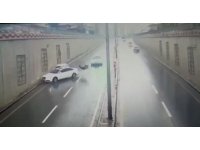 Kahramanmaraş’ta kendini araçların önüne atan genç yaralandı