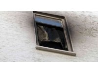 Alevlerin yükseldiği apartmanda korkulu anlar