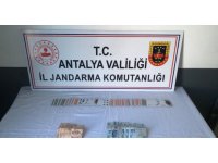 Jandarmadan Tekel markette kumara suçüstü