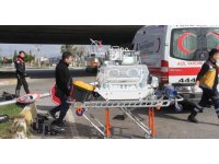 Kontrolden çıkan otomobil ortalığı savaş alanına çevirdi, yaralının yardımına bebek almaya giden sağlık ekipleri yetişti