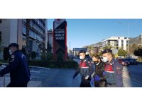 Cezaevi firarisi, girdiği eczanede tesadüfen kendini arayan jandarma ile karşılaşınca yakayı ele verdi