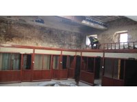 Kullanılmayan tarihi hamamdaki yangın korkuttu