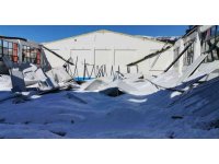 Okulun spor salonu çöktü