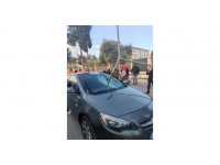 Devrilen direk otomobilin ön camına saplandı, sürücü şans eseri ölümden döndü