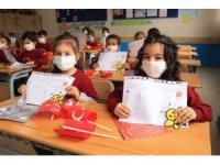 Adana’da 460 bin 71 öğrenci karne heyecanı yaşadı