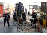 Akdeniz’de sokaklar asfalt ve kilit taşı ile yenileniyor