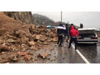 Mersin-Antalya karayolundaki heyelanda ölümün eşiğinden döndüler