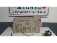 Roma dönemine ait tarihi eserleri piyasaya sürmek isterken yakalandılar