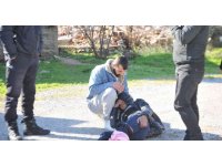 Sokakta yürürken motosikletli kişilerin saldırısına uğradı