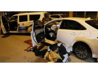 Seyir halindeyken bayılan sürücü polis aracına arkadan çarparak durabildi