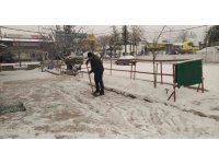 Antalya’nın Korkuteli ilçesinde kar kalınlığı 5 santimi buldu