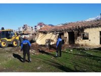 Osmaniye’de metruk binalar yıkılıyor