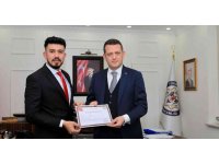 Tesadüfen girdiği eczanede cezai firarisini tek başına yakalayan JASAT personeline ödül