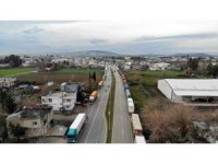 Osmaniye gişelerinde oluşan tır kuyruğu havadan görüntülendi