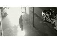 Araç kundaklayanlar önce kameraya ardından polise yakalandı