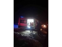 Orman işçileri karda yolu kapanan hasta için seferber oldu