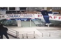 İş hanının ikinci katından düştü