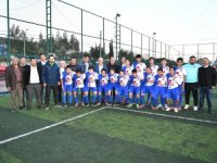 İŞ ADAMI KIRBIYIK’TAN SPORCULARA FORMA