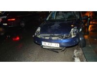 Lüks otomobilin karıştığı kazada 1 kişi yaralandı