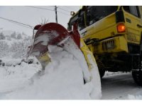 Isparta’da karla mücadele sürüyor
