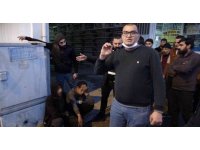 30 kilometre kovalayıp yakaladığı hırsızlık şüphelisi çocukların etrafını sarıp polise teslim ettiler