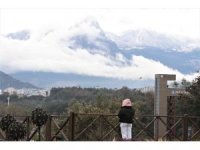 Antalya’da bulutlar Toroslar’ın eteğine kadar indi, kartpostallık görüntüler oluştu