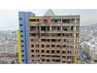 Özel idare iş merkezinde cephe sökümü sürüyor