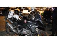 Dur ihtarına uymayan otomobil polis motosikletine çarptı: 2 polis yaralı