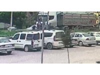 Yaşlı kadın tırın altında kaldı