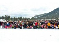 Yüzlerce çocuk karın keyfini çıkardı