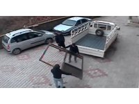Nakliyeci tutup güpegündüz alüminyum çerçeveleri çaldılar