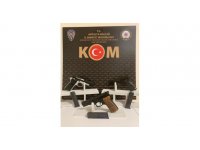 Otobüs terminalinde meyve çuvalı içinde ruhsatsız silah ele geçirildi