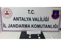 Jandarmanın yol uygulamasında uyuşturucu ele geçirildi