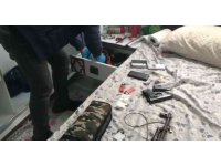 Hatay’da uyuşturucu aranan evden cephanelik çıktı