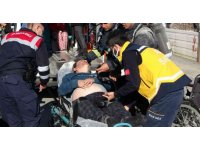 Apartmanı saran alevlerin dumanı engelli vatandaşı zehirlendi