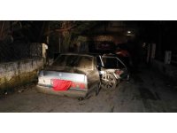 Çaldıkları otomobilin plakalarını bezle kapattılar sonra çaldıkları motosikleti aracın arkasına koyup kaçarken yakalandılar