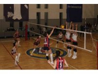 MSK kadın voleybol ve hentbol takımları, aldıkları galibiyetlerle yüzleri güldürdü