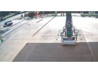 Acemi driftçi kapı açılınca araçtan dışarı uçtu